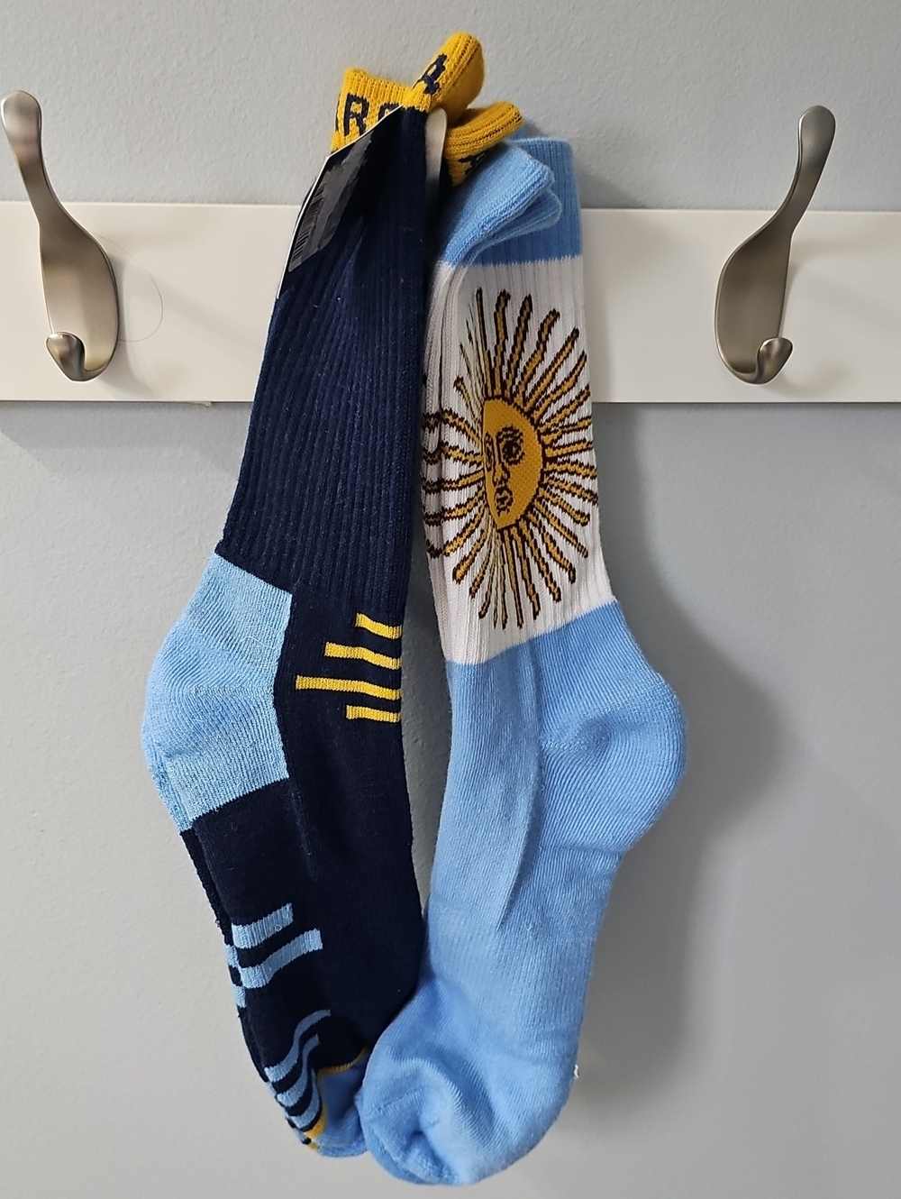 Argentina FC Soccer Mens 6-12 Sun Graphic Crew Socks - Light Blue & Navy